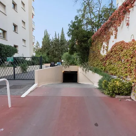 2 Pièces Au Calme Proche Martinez Avec Parking Privé *