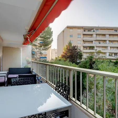 Appartement 2 Pièces Au Calme Proche Martinez Avec Parking Privé Cannes