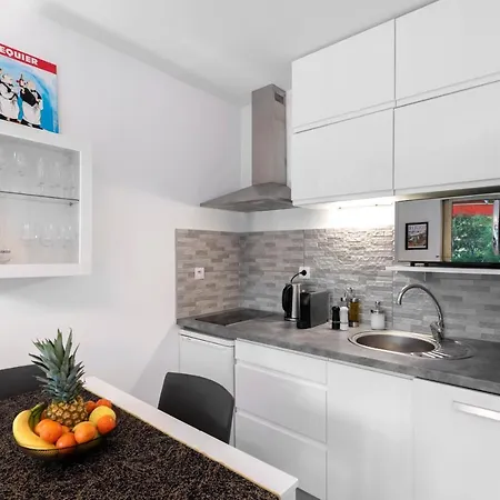 2 Pièces Au Calme Proche Martinez Avec Parking Privé * Cannes