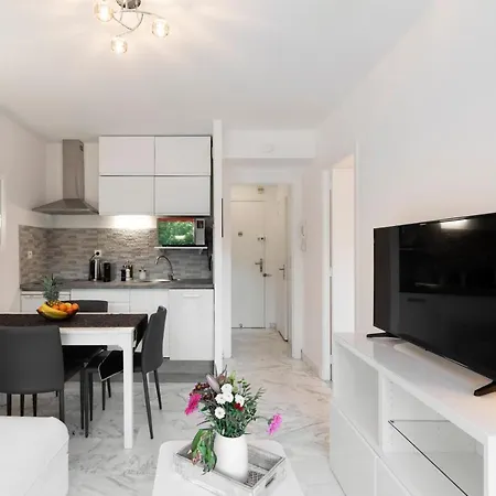 2 Pièces Au Calme Proche Martinez Avec Parking Privé * Cannes